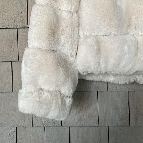 ❣️HOST PICK❣️ BCBG Lux Faux Fur Walker Jacket with Hood NWT - Picture 6 of 9